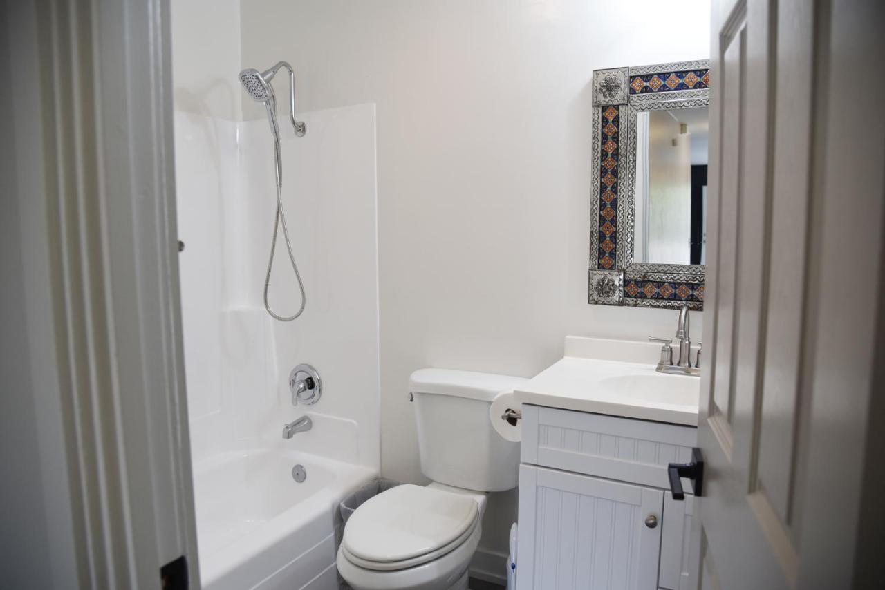 Holiday home Mile To Beach! Private, Family & Pet Friendly Oasis! Pool Table & Hot Tub! *