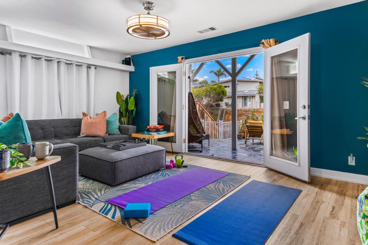 Holiday home Mile To Beach! Private, Family & Pet Friendly Oasis! Pool Table & Hot Tub! *