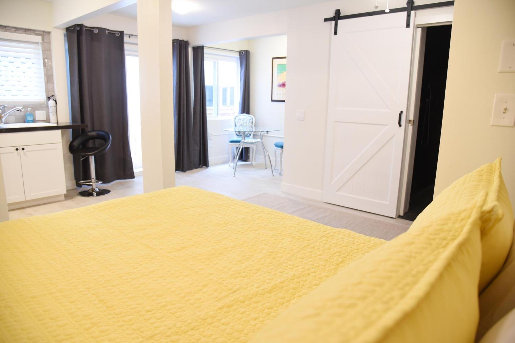 Mile To Beach! Private, Family & Pet Friendly Oasis! Pool Table & Hot Tub! Holiday home Oceanside